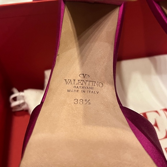 Authentic Valentino Garavani Satin Platform Pumps - Picture 9 of 10